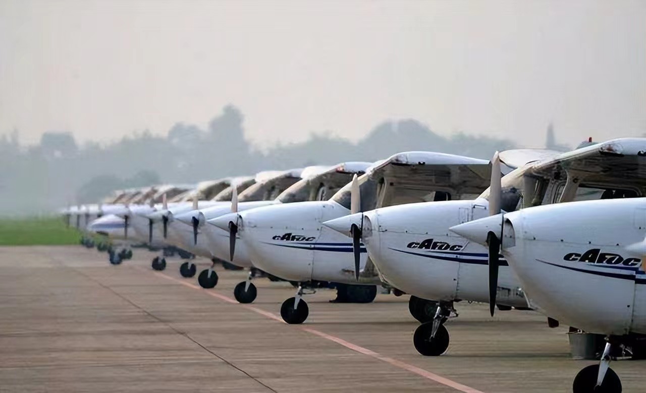 Civil Aviation Flight University of China - Pilot Training AFM.aero