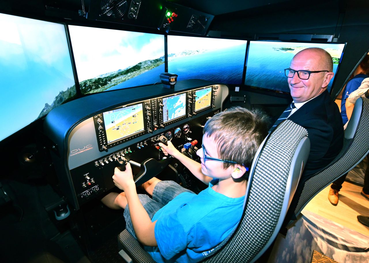 Boeing - Pilot Training AFM.aero