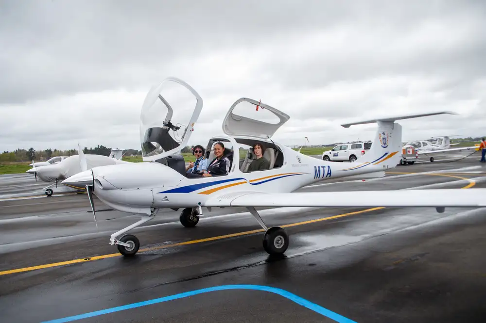 Massey University - Pilot Training AFM.aero