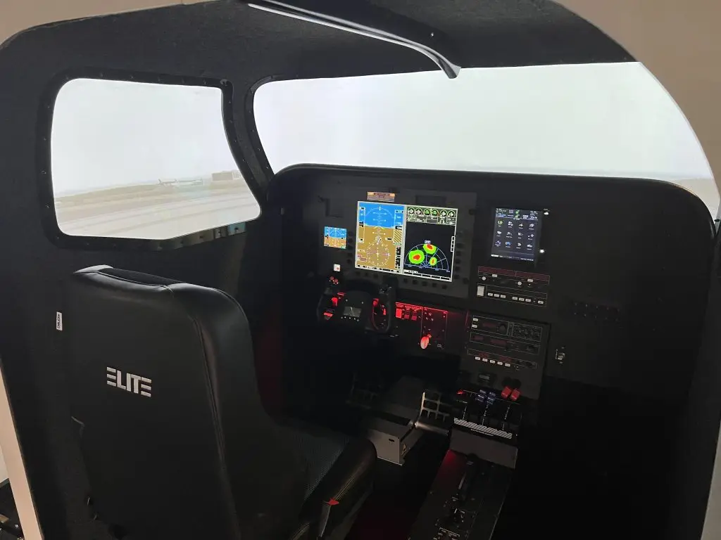 ELTE S311 flight simulator - Pilot Training AFM.aero