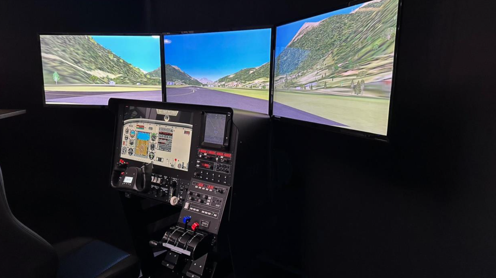 ELITE Simulations_PI-135 Pro flight simulator - Pilot Training AFM.aero