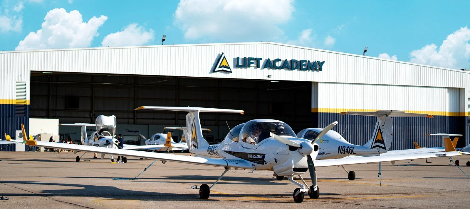 Lift Academy - Pilot Training AFM.aero